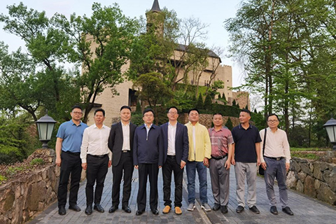 廣西壯族自治區(qū)容縣縣委副書記\縣長李唐明、副縣長黃生強蒞臨浙江水墨江南新材料科技有限公司考察